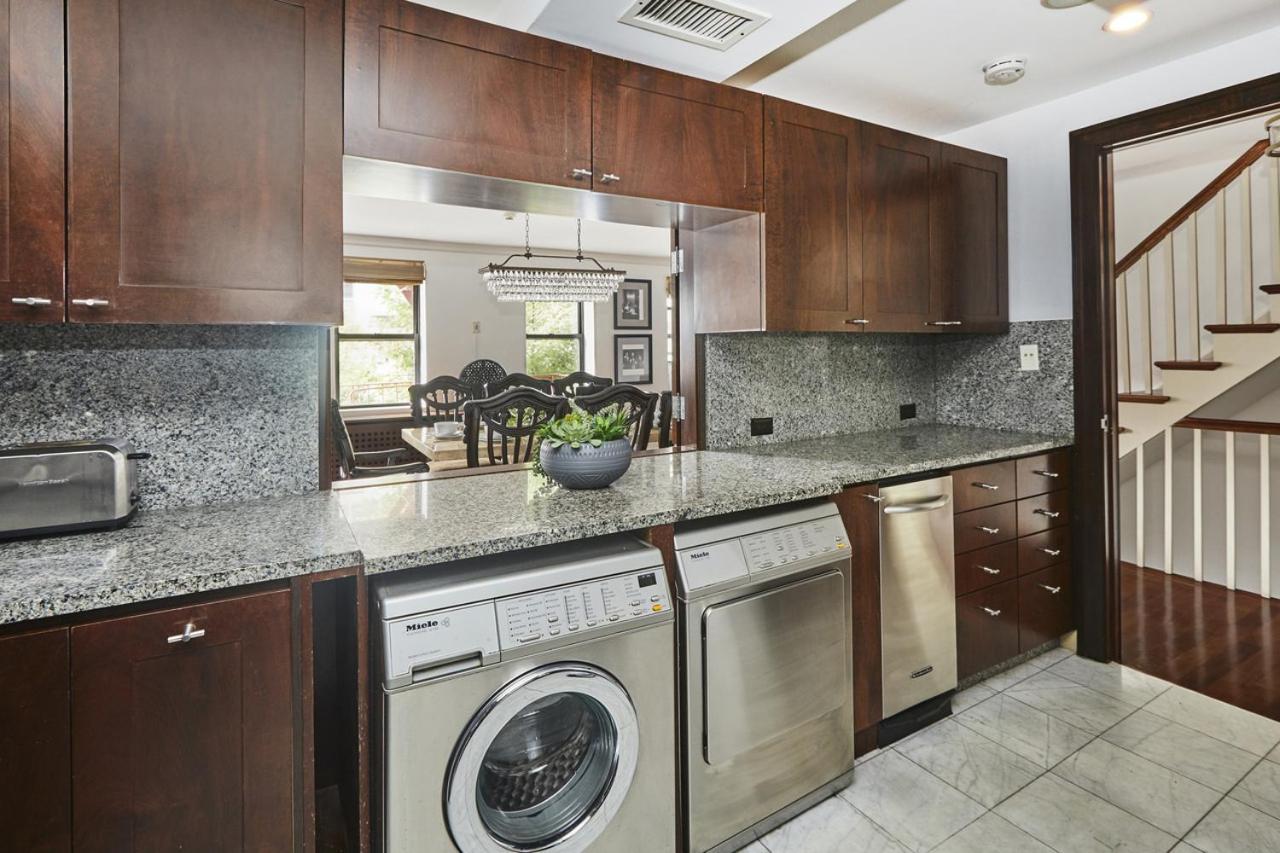 Căn hộ Manhattan Marvel Luxury Living In A Townhome Oasis I The Atrium I *