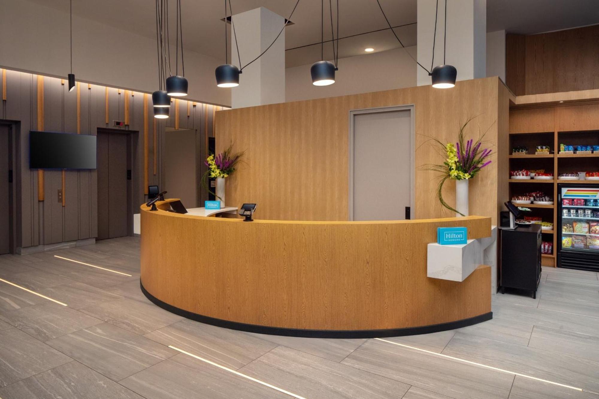 Khách sạn Home2 By Hilton Times Square 3*