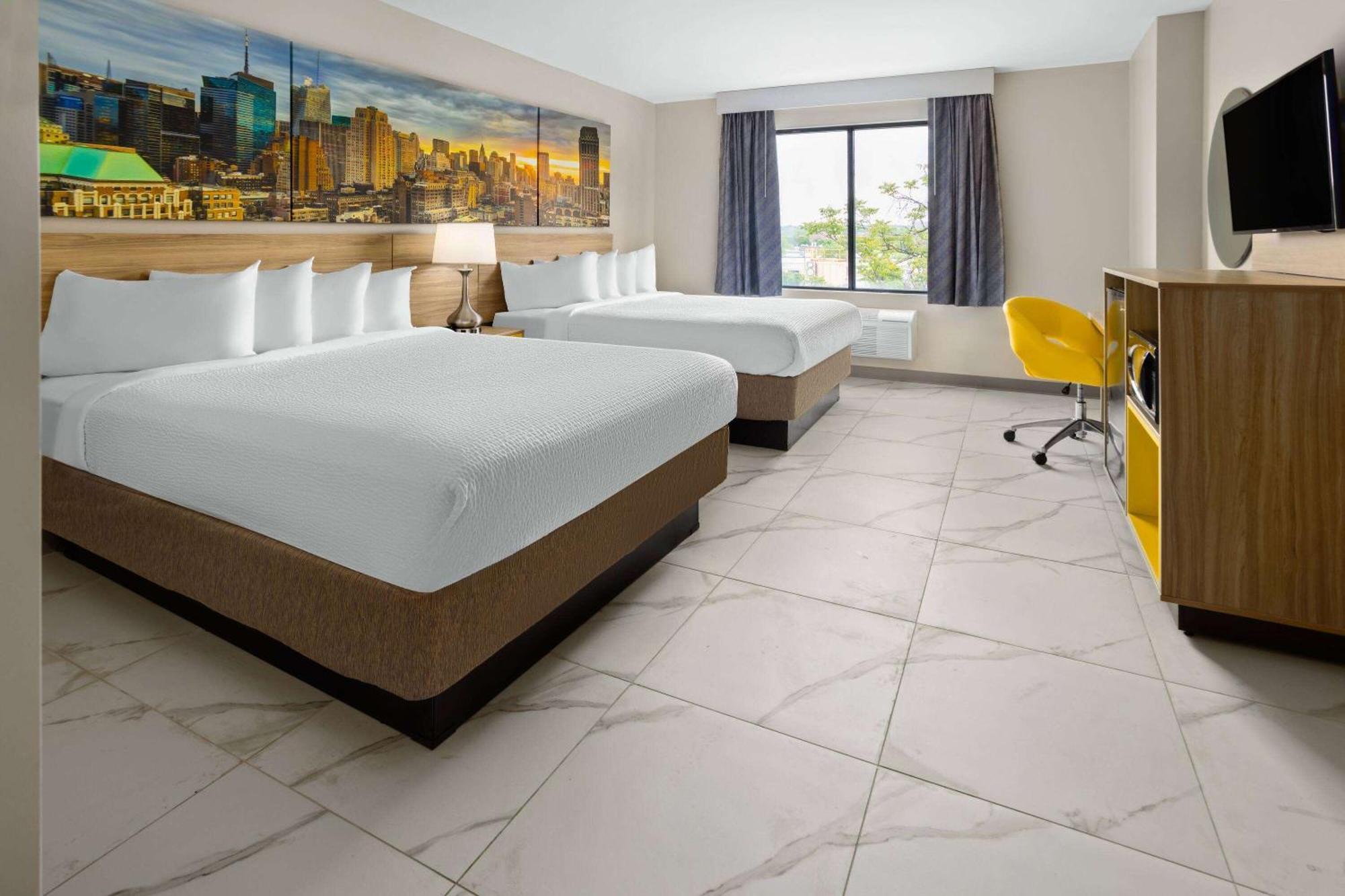 Khách sạn Days By Wyndham Staten Island *