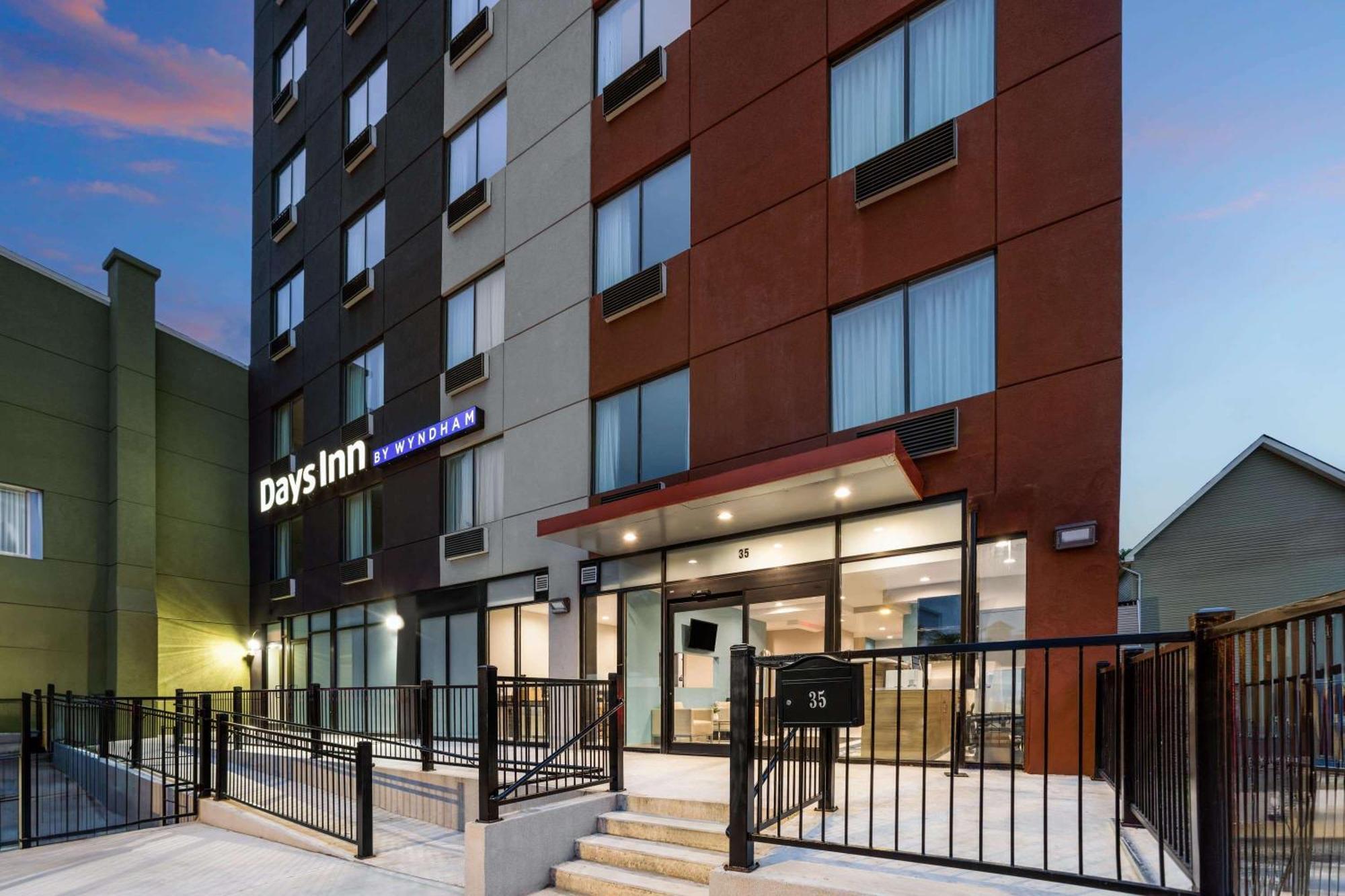 Khách sạn Days By Wyndham Staten Island *