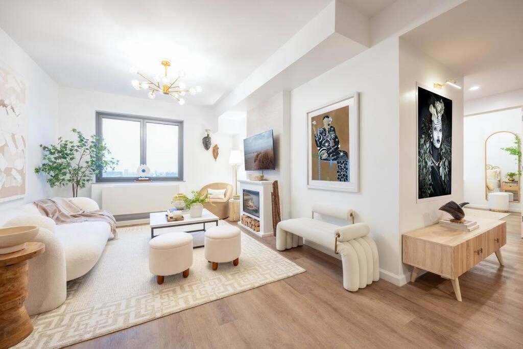 Designer Apt For 6, City Views, Near Times Square! Nova York