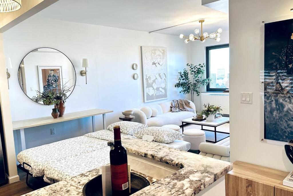 Apartamento Designer Apt For 6, City Views, Near Times Square! Nova York