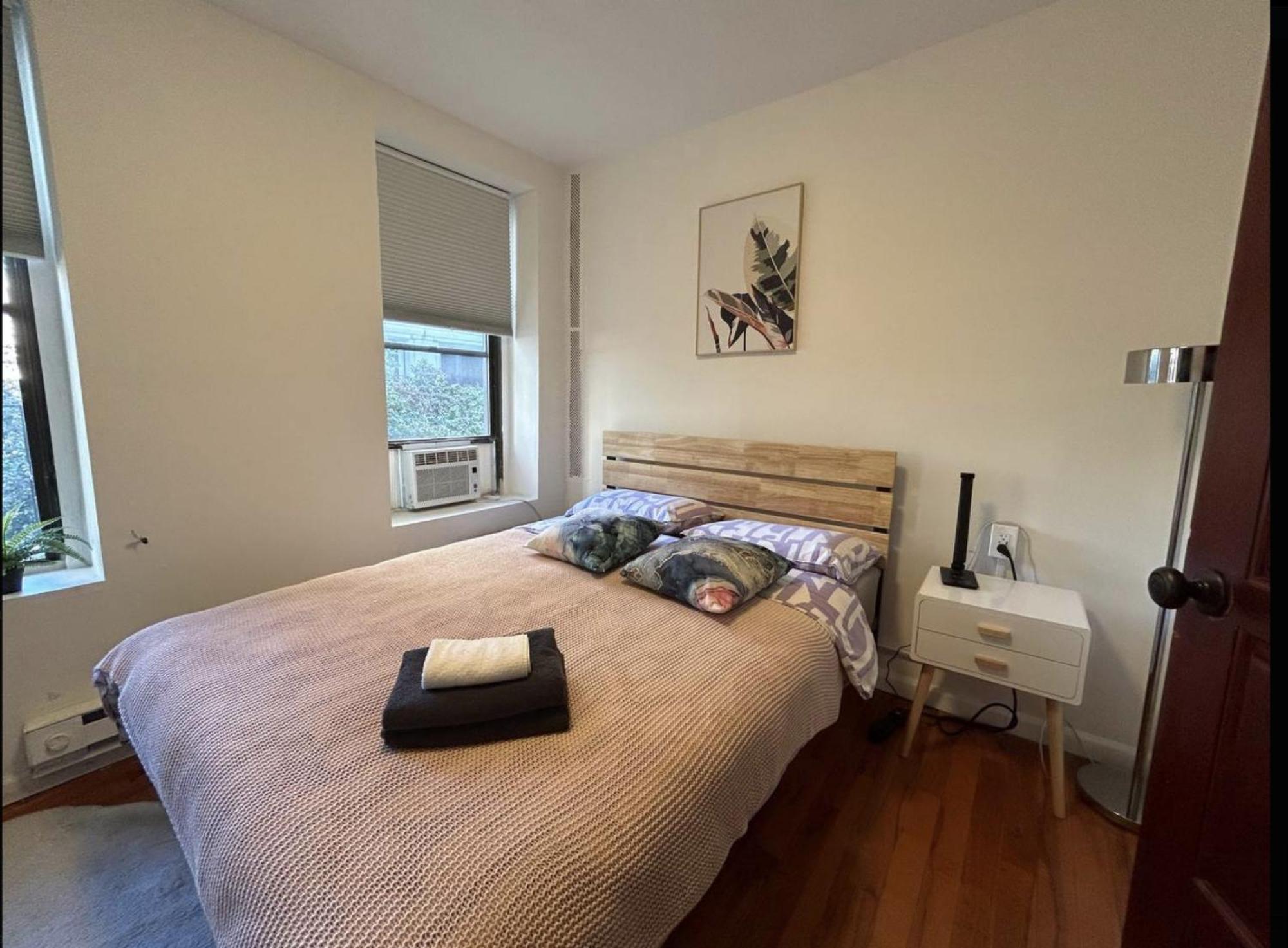 2 Bedroom Modern Unit In Manhattan Apartment