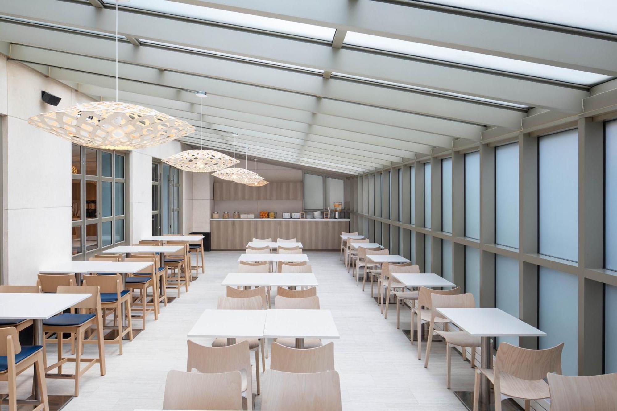 Khách sạn Element Times Square West 4*