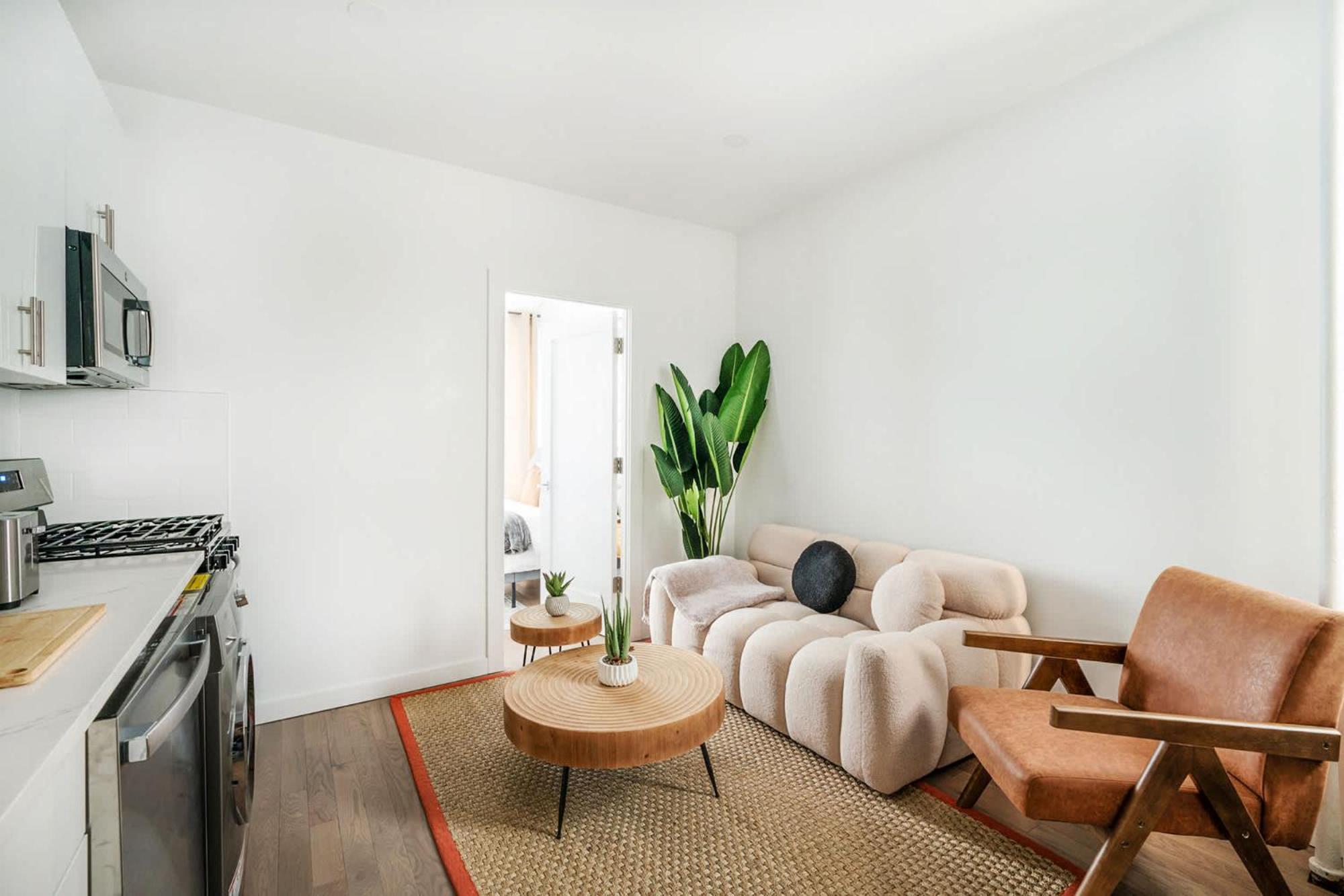 Căn hộ 1290-10 New Renovated 2 Bedrooms In Ues