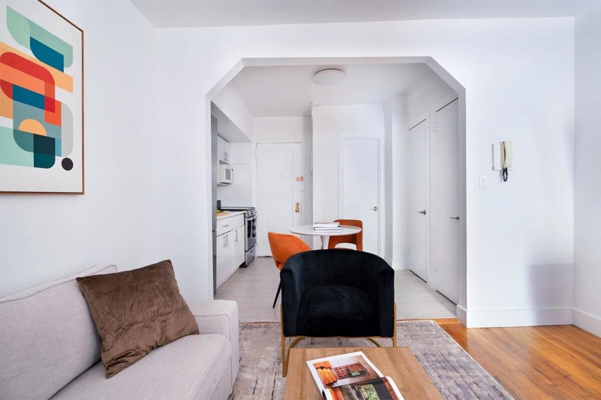 444-3a Newly Renovated 1br - Elevator Building * New York