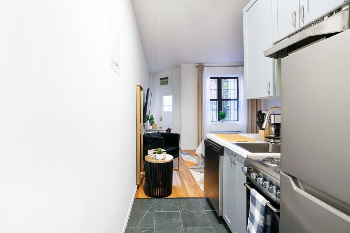 74-1c New With Private Outdoors - Gym Apartamento *