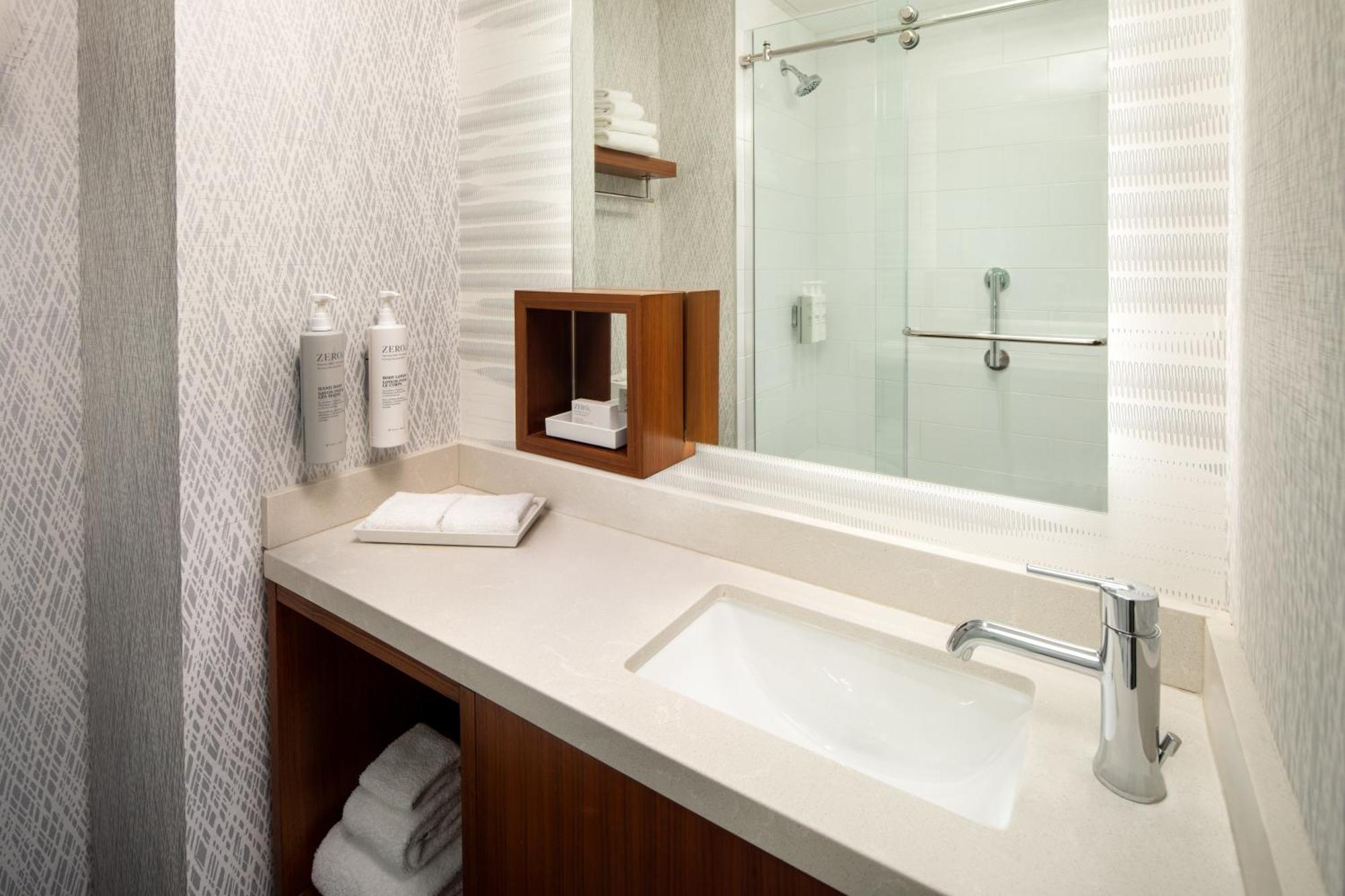 Khách sạn Home2 By Hilton Times Square 3*