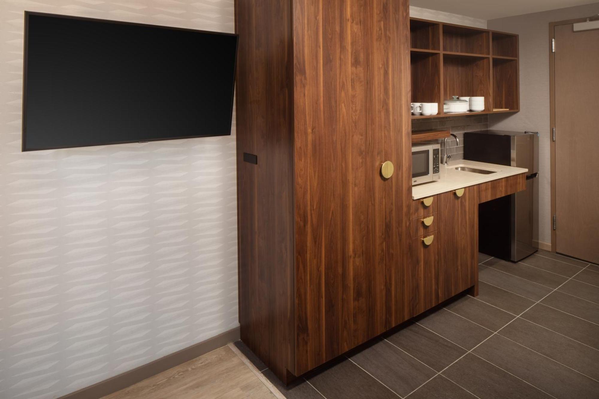 Khách sạn Home2 By Hilton Times Square 3*