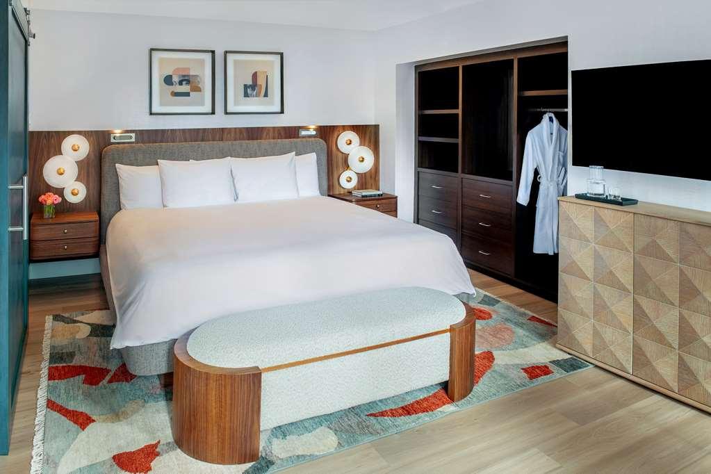 The Fifty Sonesta Khách sạn