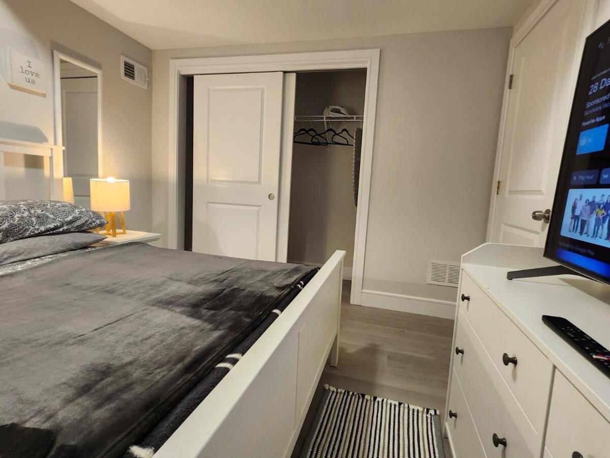 Hospedagem domiciliar Comfy, Cozy, Affordable And Private - Free Parking *