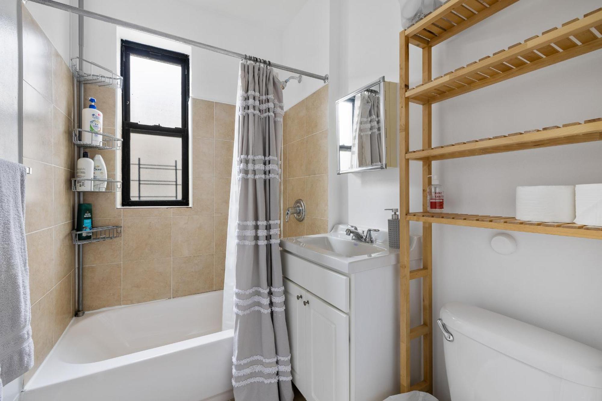 Live In Upper Manhattan On Budget Apartamento *