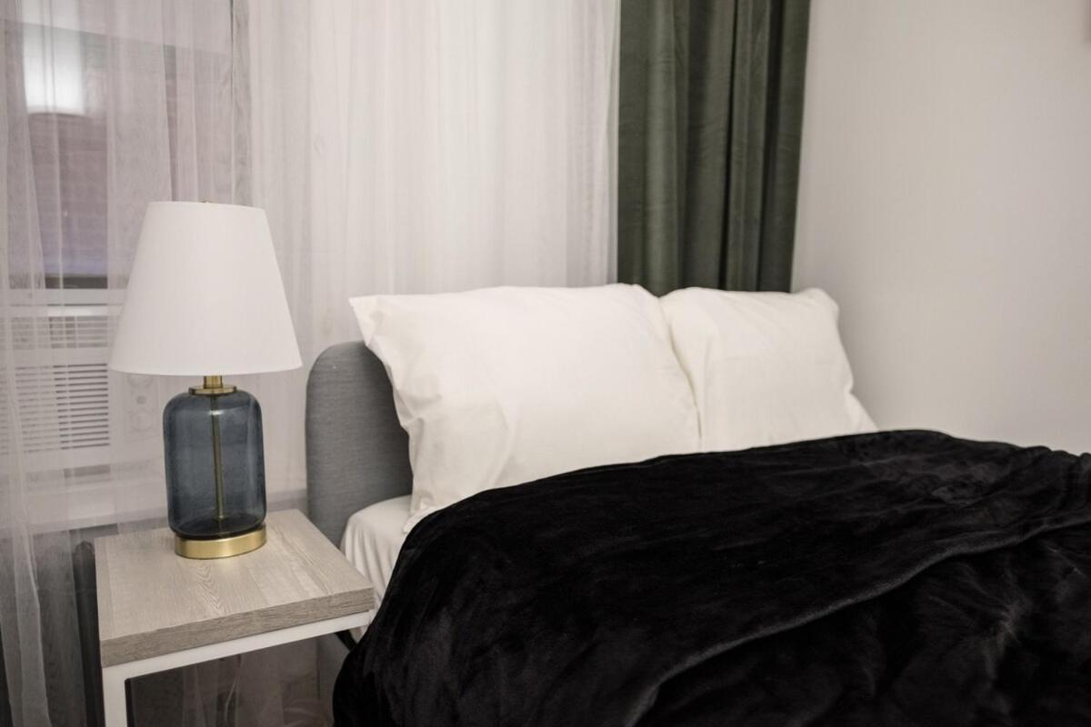 Apartment 3br Two Blocks To Park Elevator, Laundry, Virtual Doorman New York