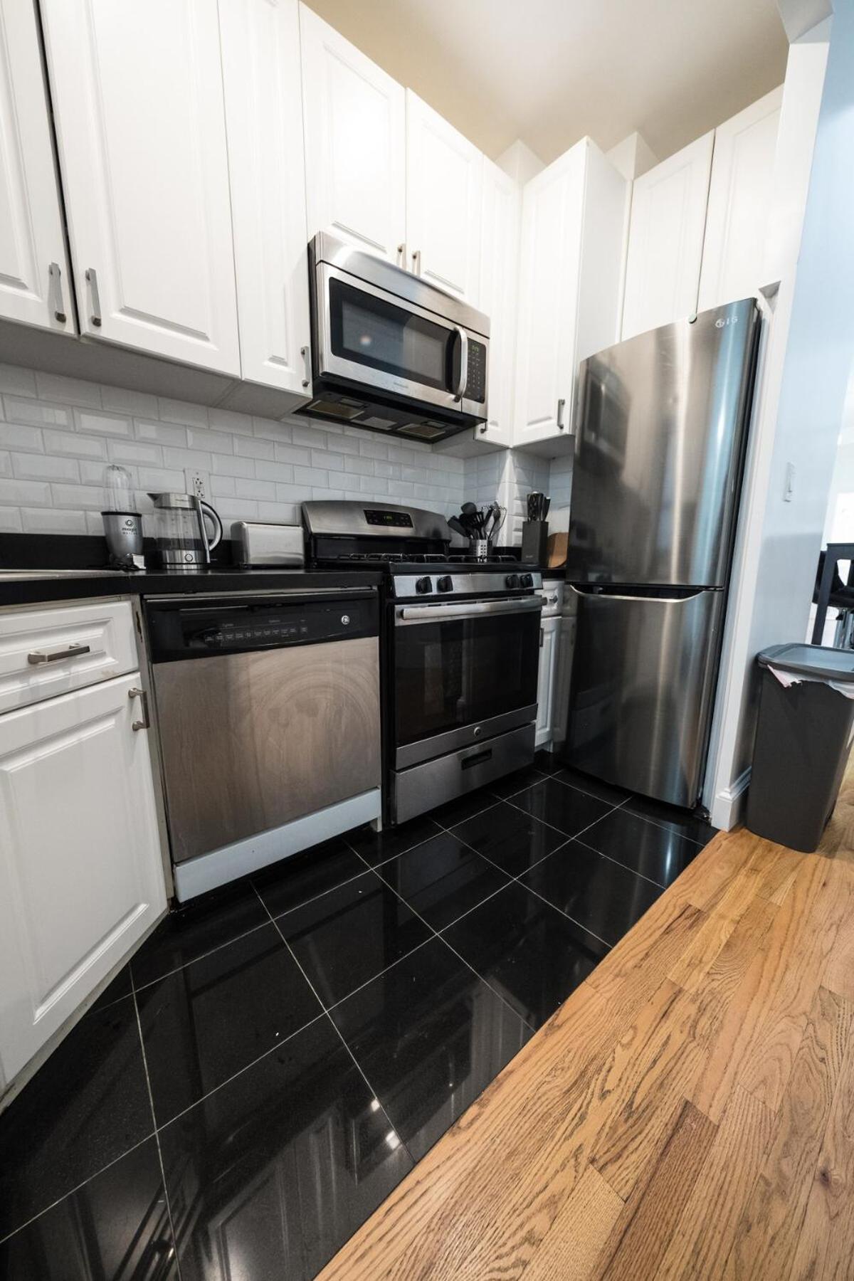 Apartment 3br Two Blocks To Park Elevator, Laundry, Virtual Doorman *