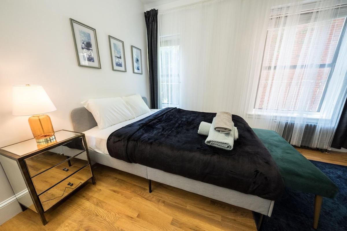 Apartment 3br Two Blocks To Park Elevator, Laundry, Virtual Doorman New York