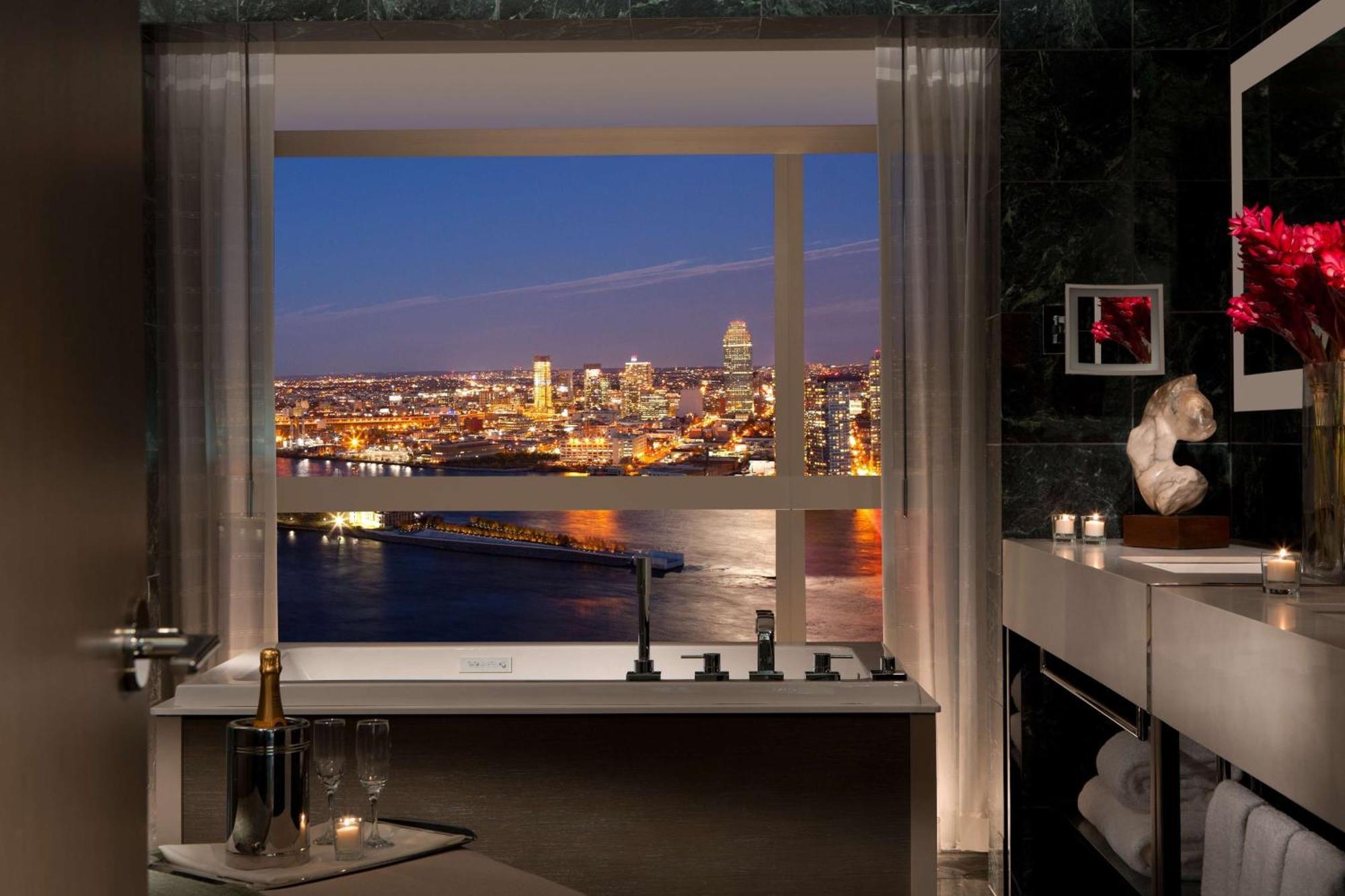 Khách sạn Millennium Hilton One Un Plaza 4*