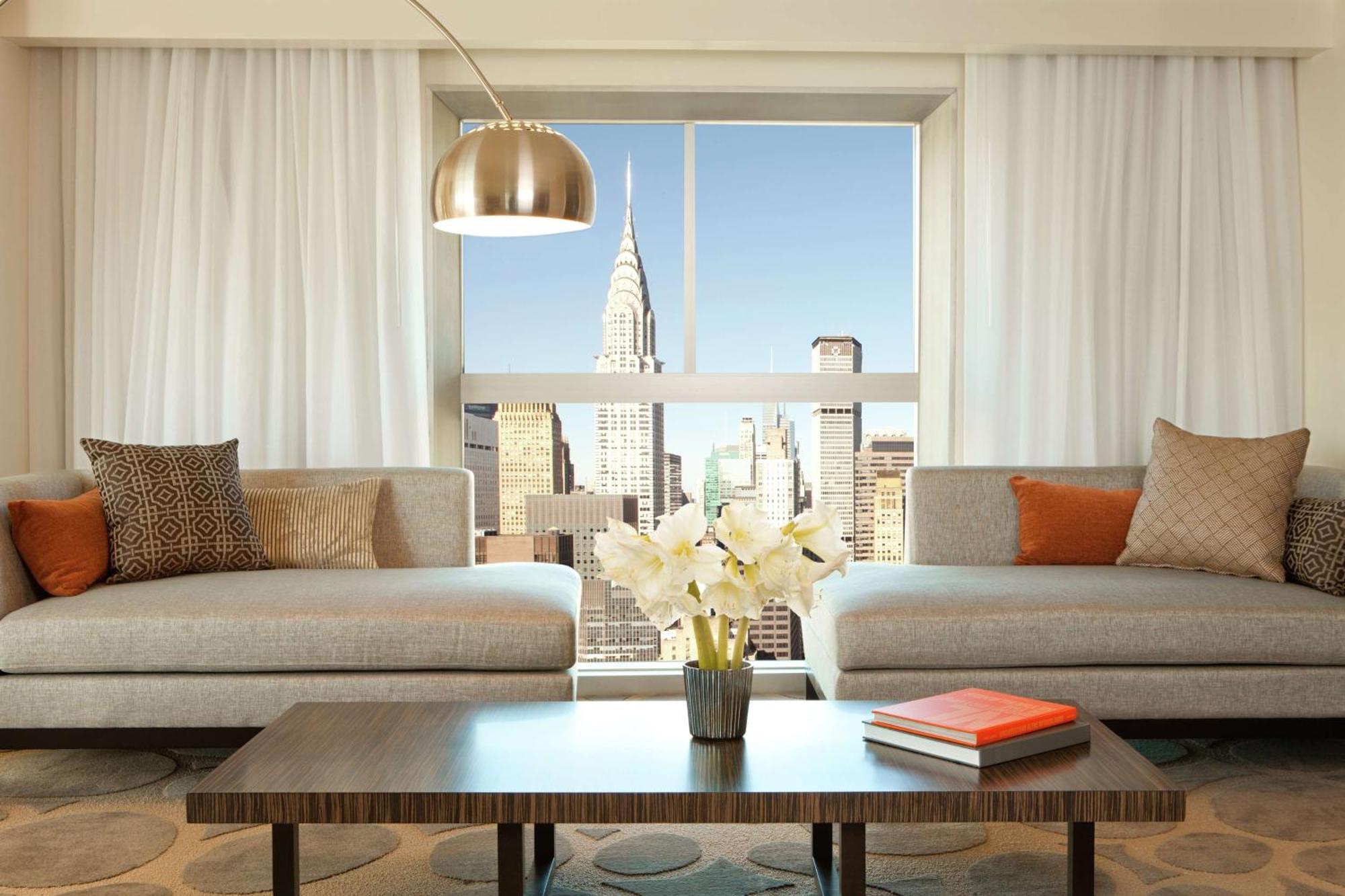 Khách sạn Millennium Hilton One Un Plaza 4*