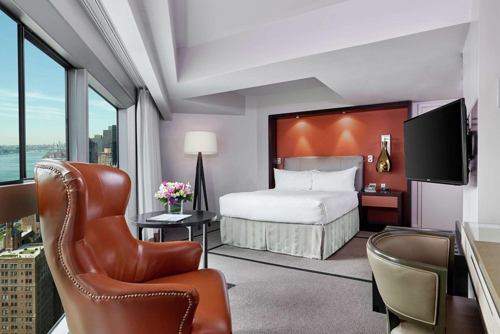 Khách sạn Millennium Hilton One Un Plaza