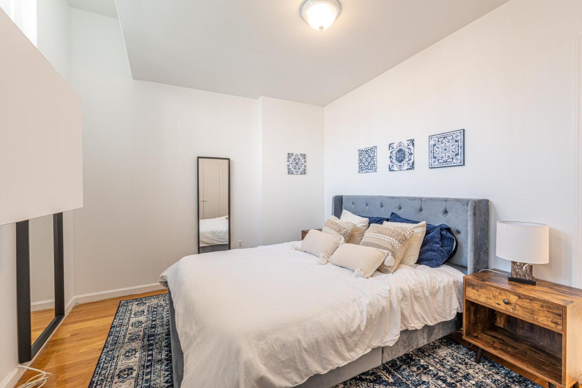 Căn hộ Amazing Furnished 1 Bedroom Penthouse Midtown West *