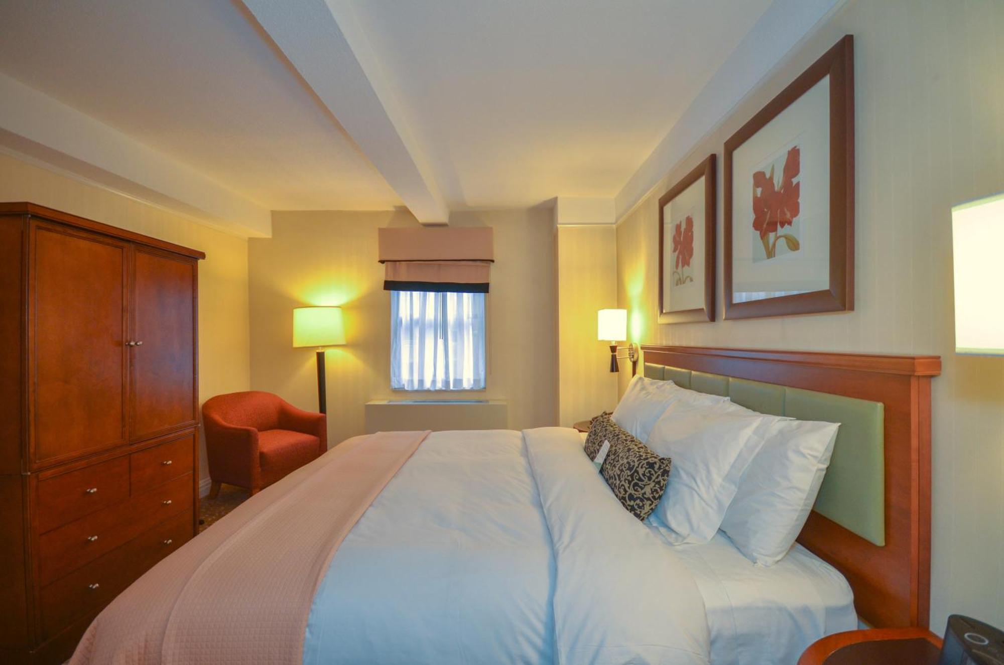 San Carlos Khách sạn 4*