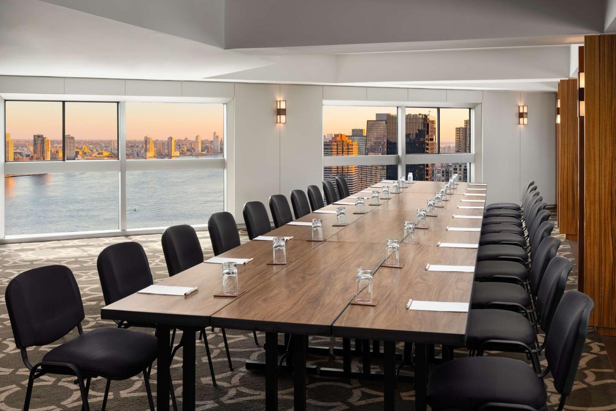 Khách sạn Millennium Hilton One Un Plaza New York