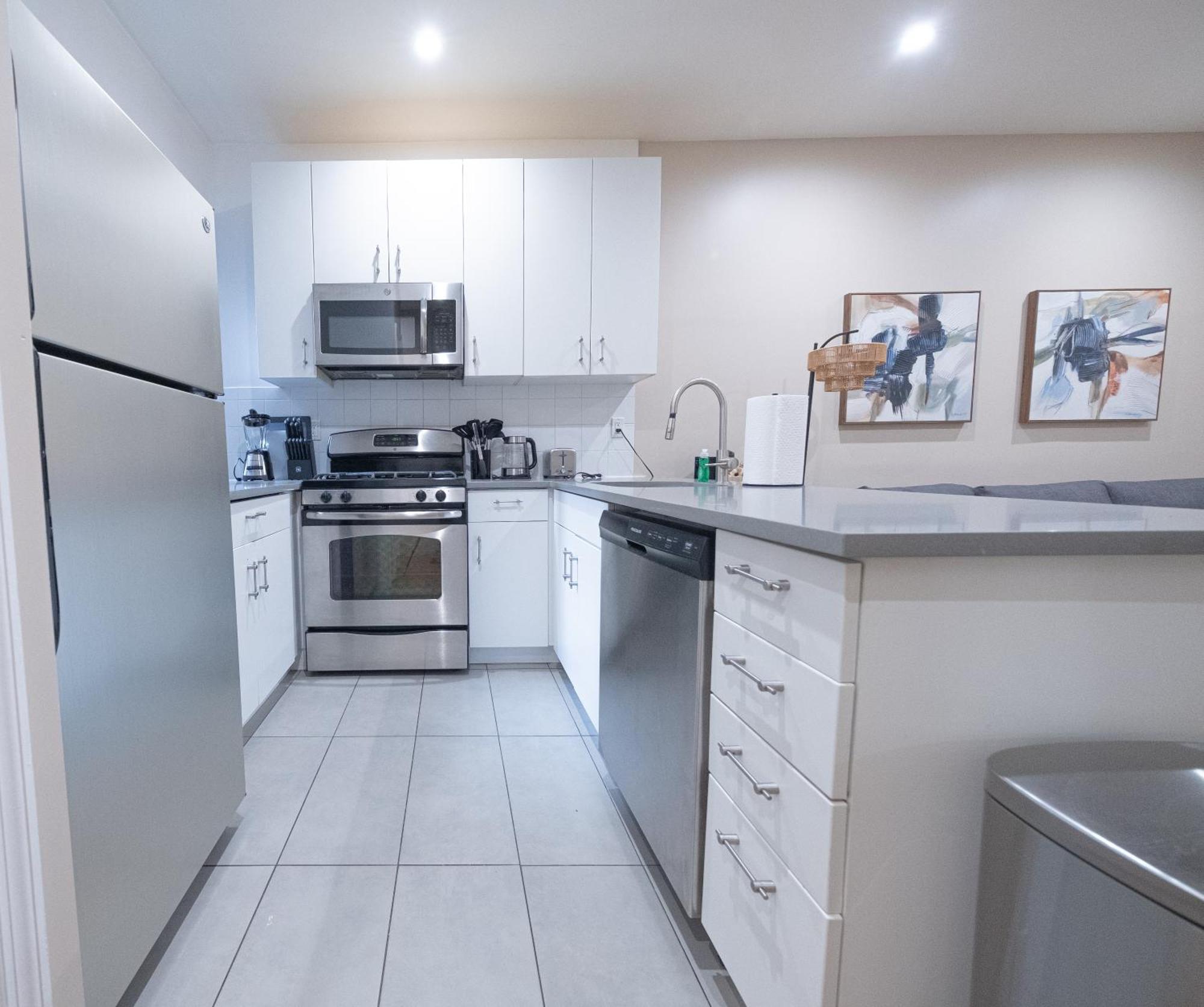 3br Two Blocks To Park Elevator, Laundry, Virtual Doorman Apartment *