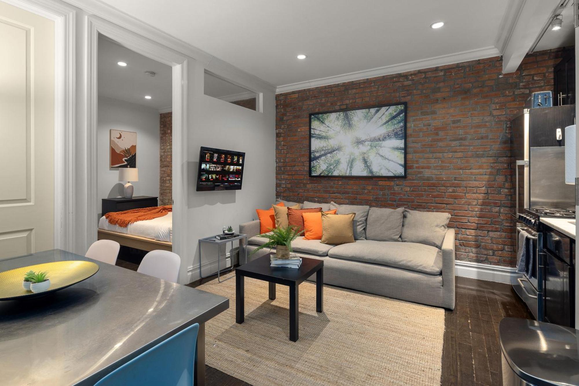 Căn hộ Explore Nyc! Cozy 2br In Prime Location *