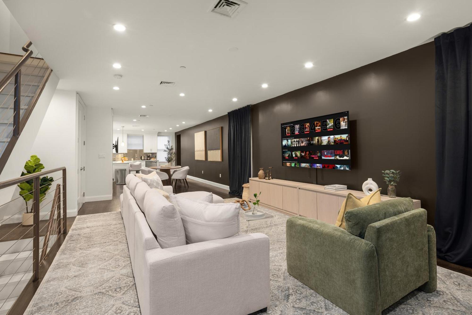 Stylish 3br Designer In Harlem With Parking Apartment New York