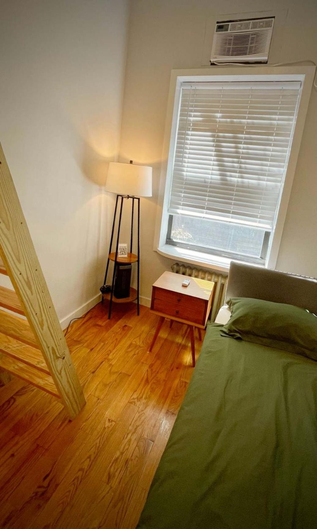 Union Square 4 With Shower - Shared Toilet Apartment New York