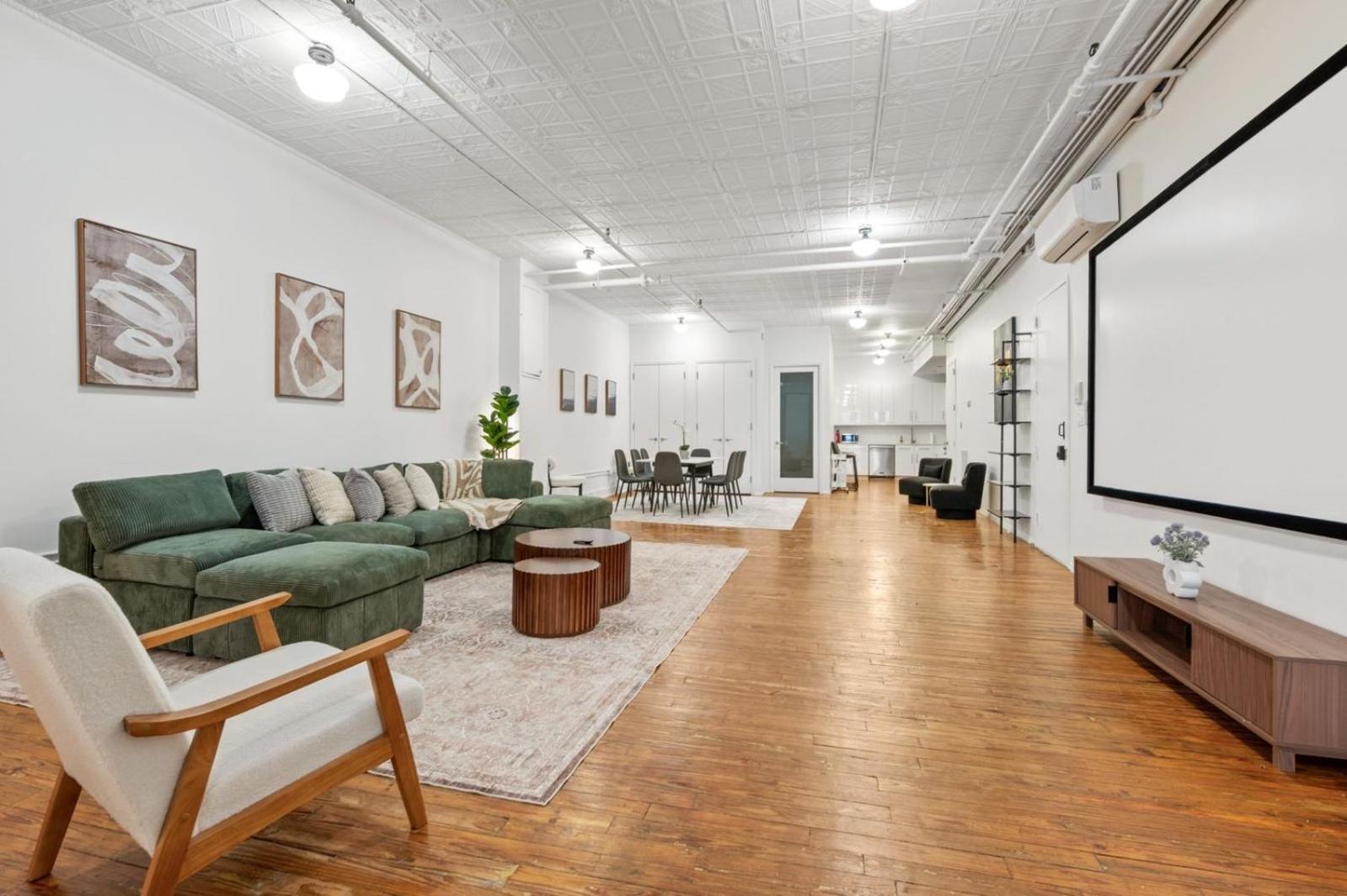 Massive Soho Loft 4 Bedrooms 2 Bath 7 Beds Khách sạn *