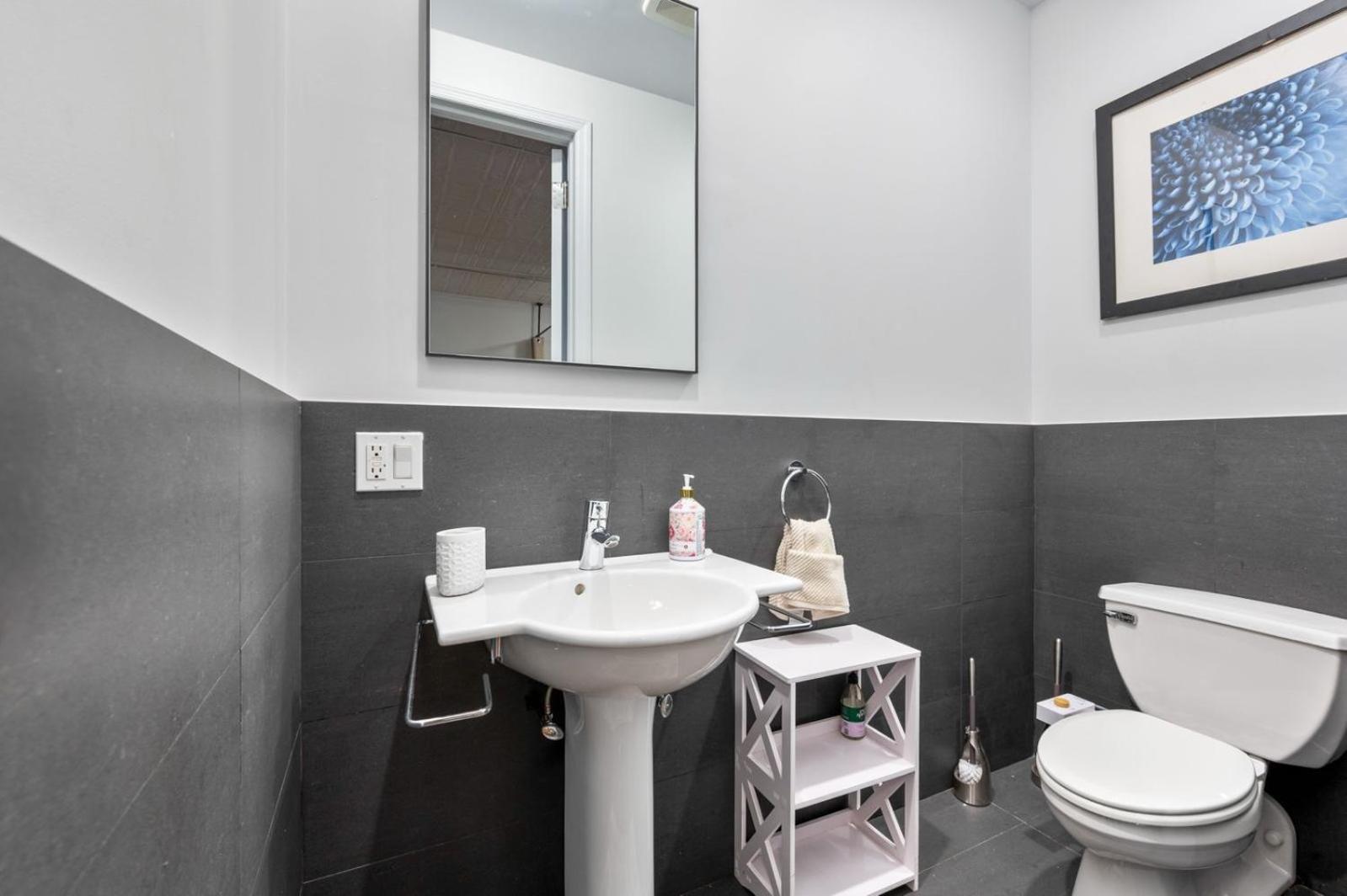 Khách sạn Massive Soho Loft 4 Bedrooms 2 Bath 7 Beds New York