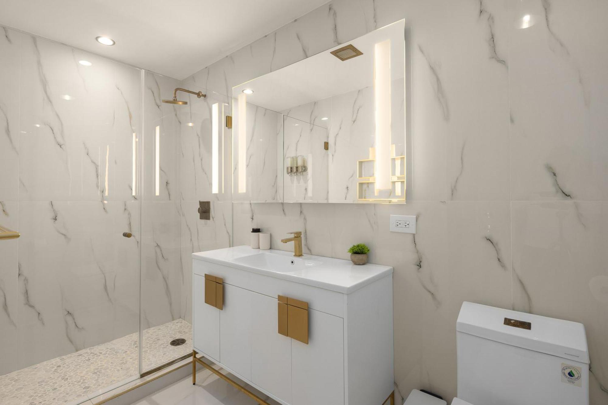 Rare Luxurious 1 Block From Time Square * New York