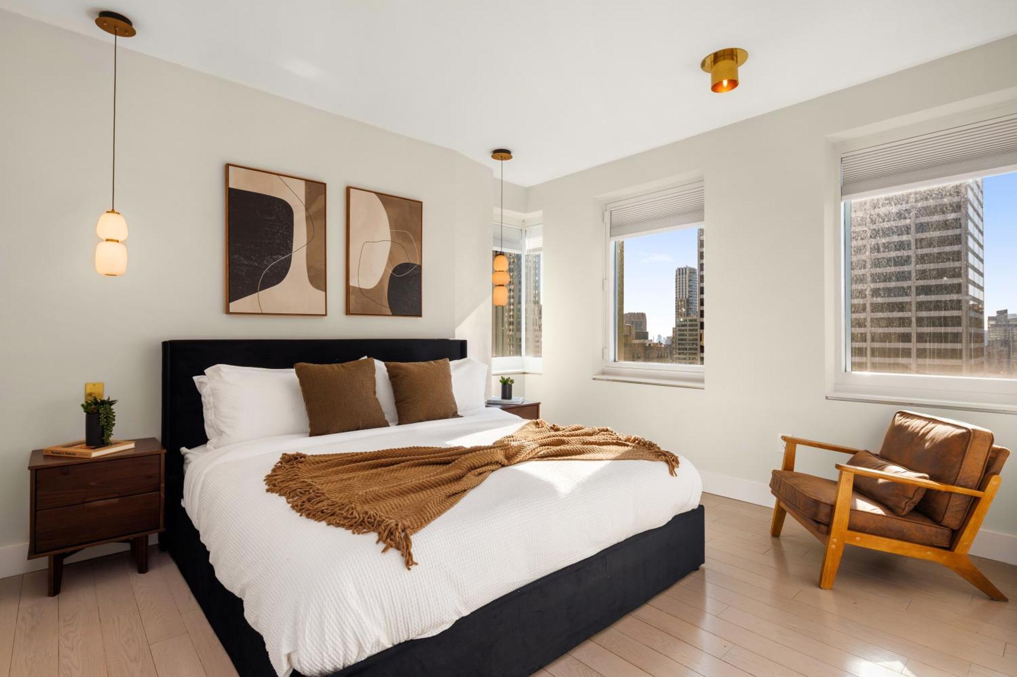 Rare Luxurious 1 Block From Time Square