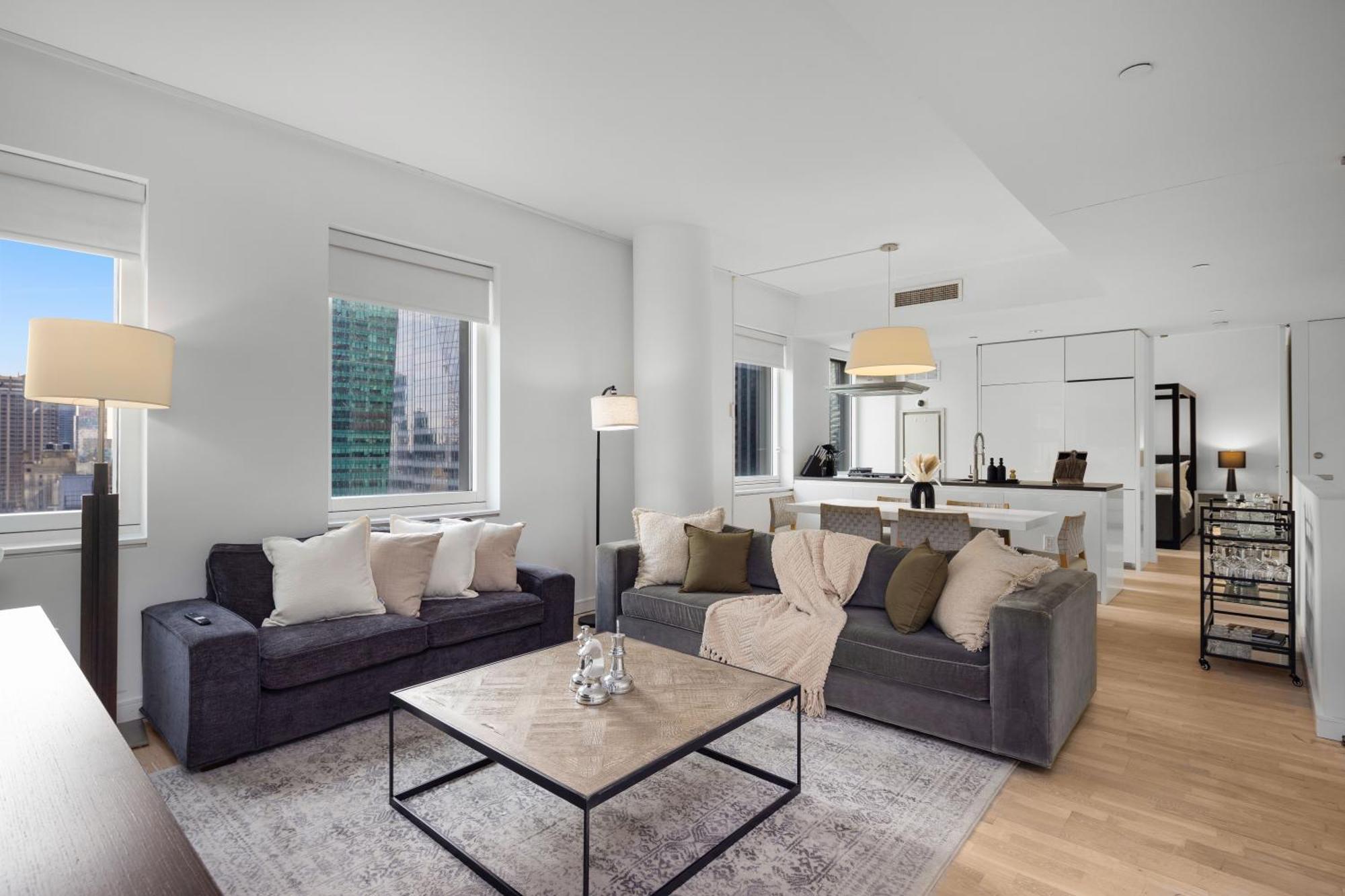 Lavish Two-story Retreat In The Heart Of Manhattan *
