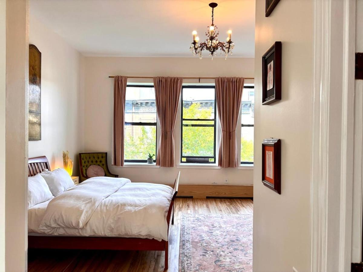 Private Spacious With 2 Bedrooms 2 Bathroomss And A Deck Apartment New York