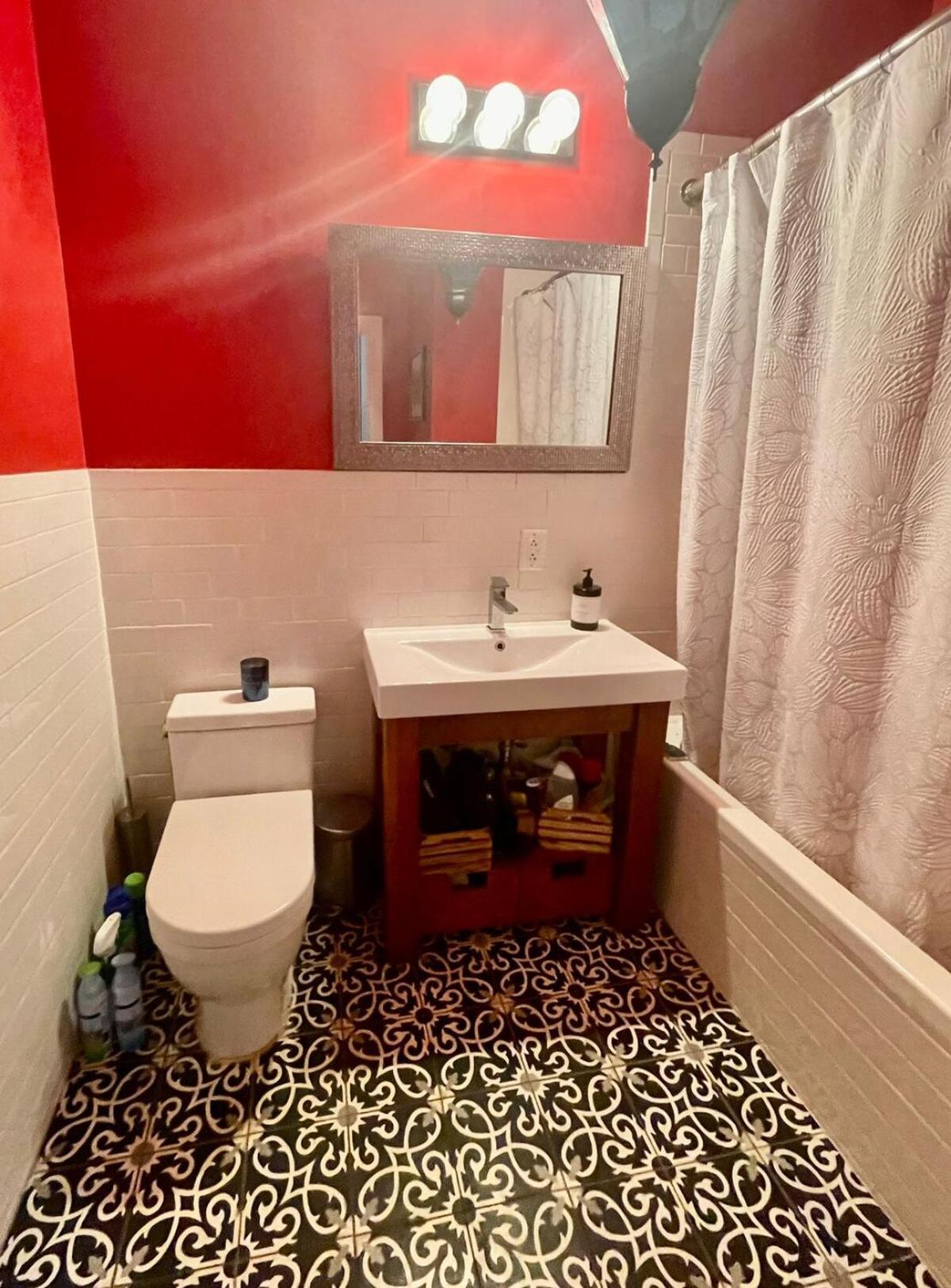 Private Spacious With 2 Bedrooms 2 Bathroomss And A Deck *