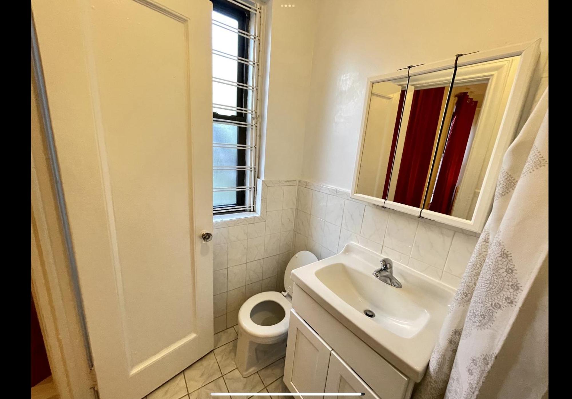 One Bedroom By Month Next To Bronx Zoo * New York