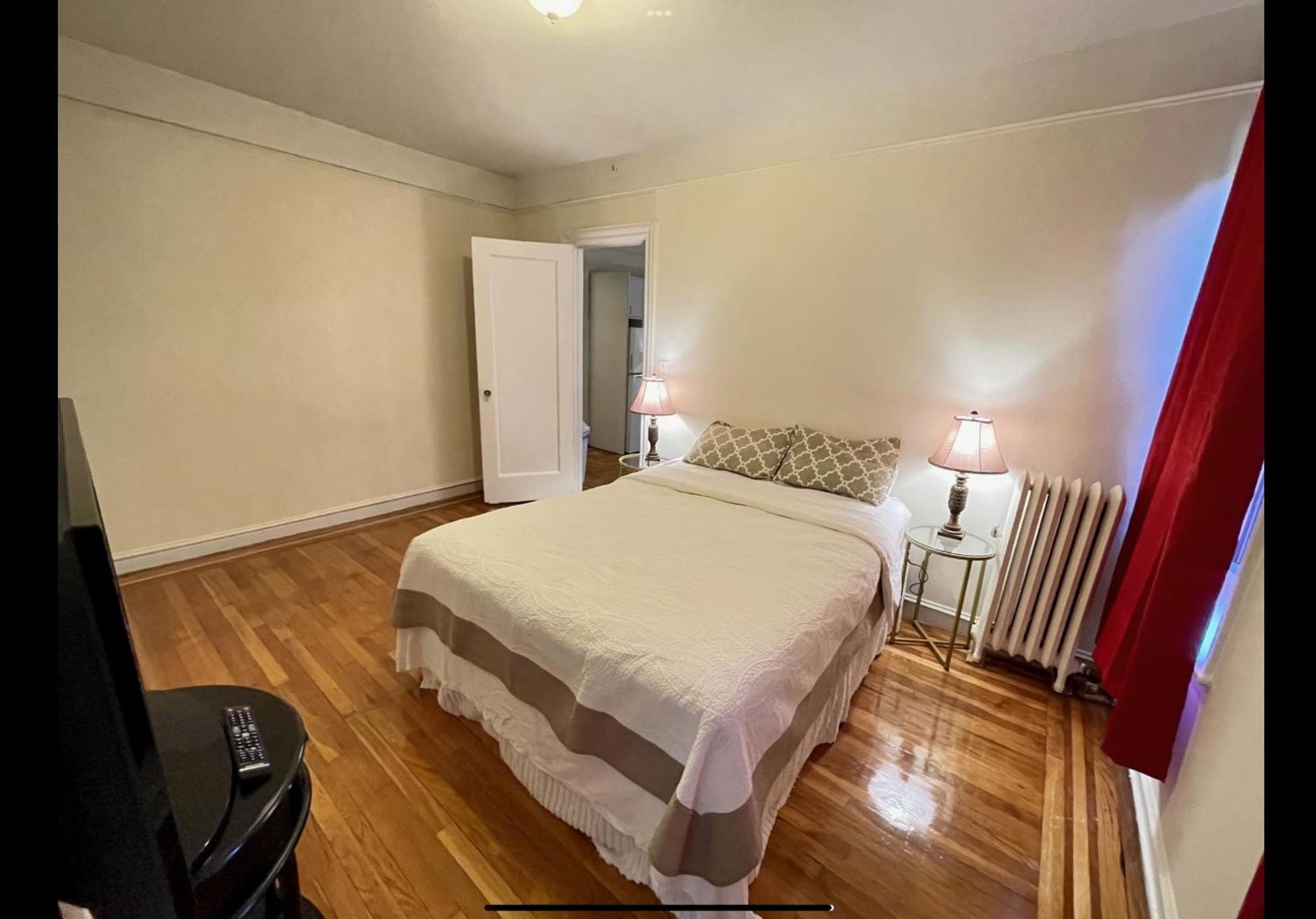 One Bedroom By Month Next To Bronx Zoo