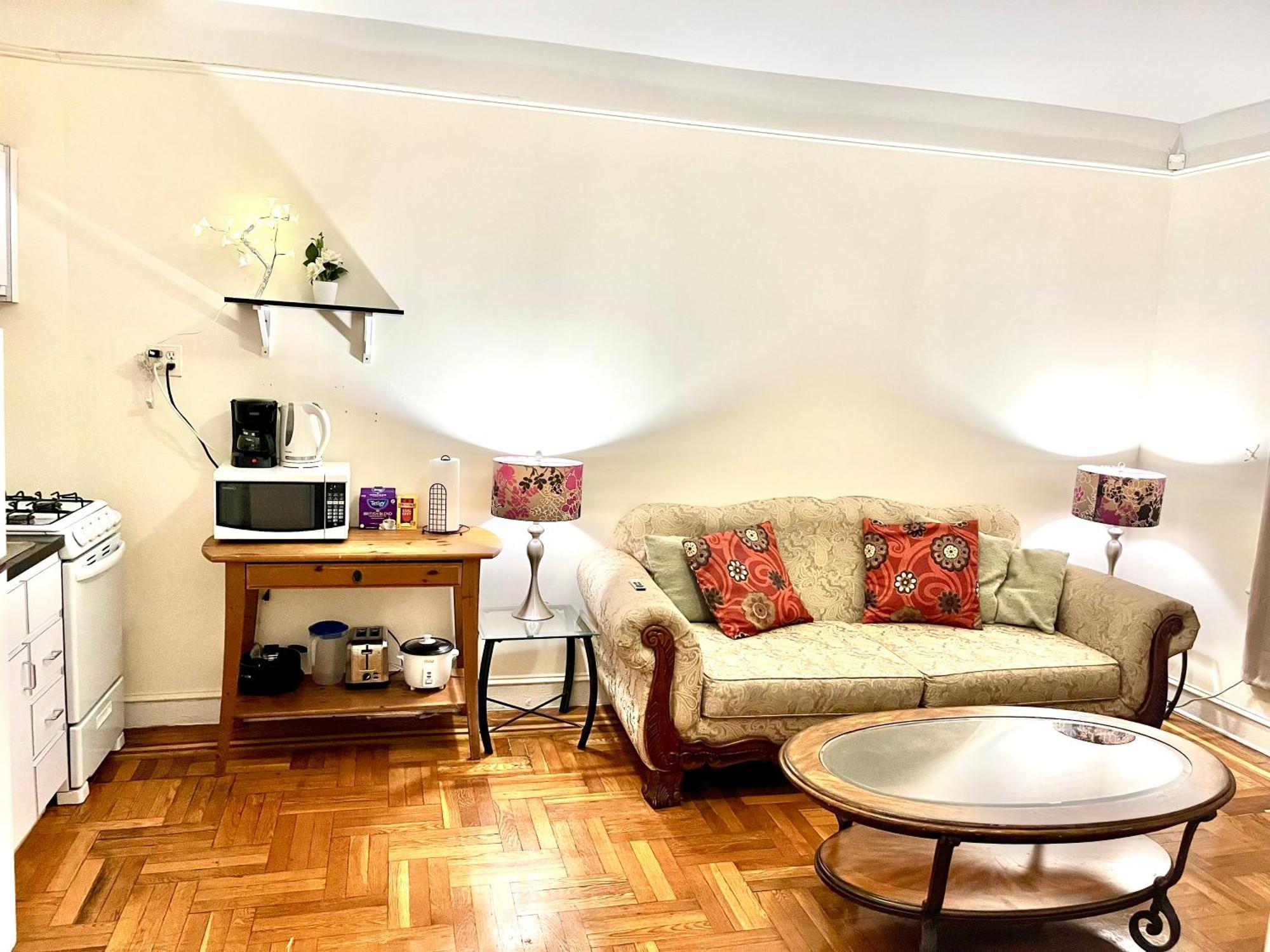 One Bedroom By Month Next To Bronx Zoo Apartment *