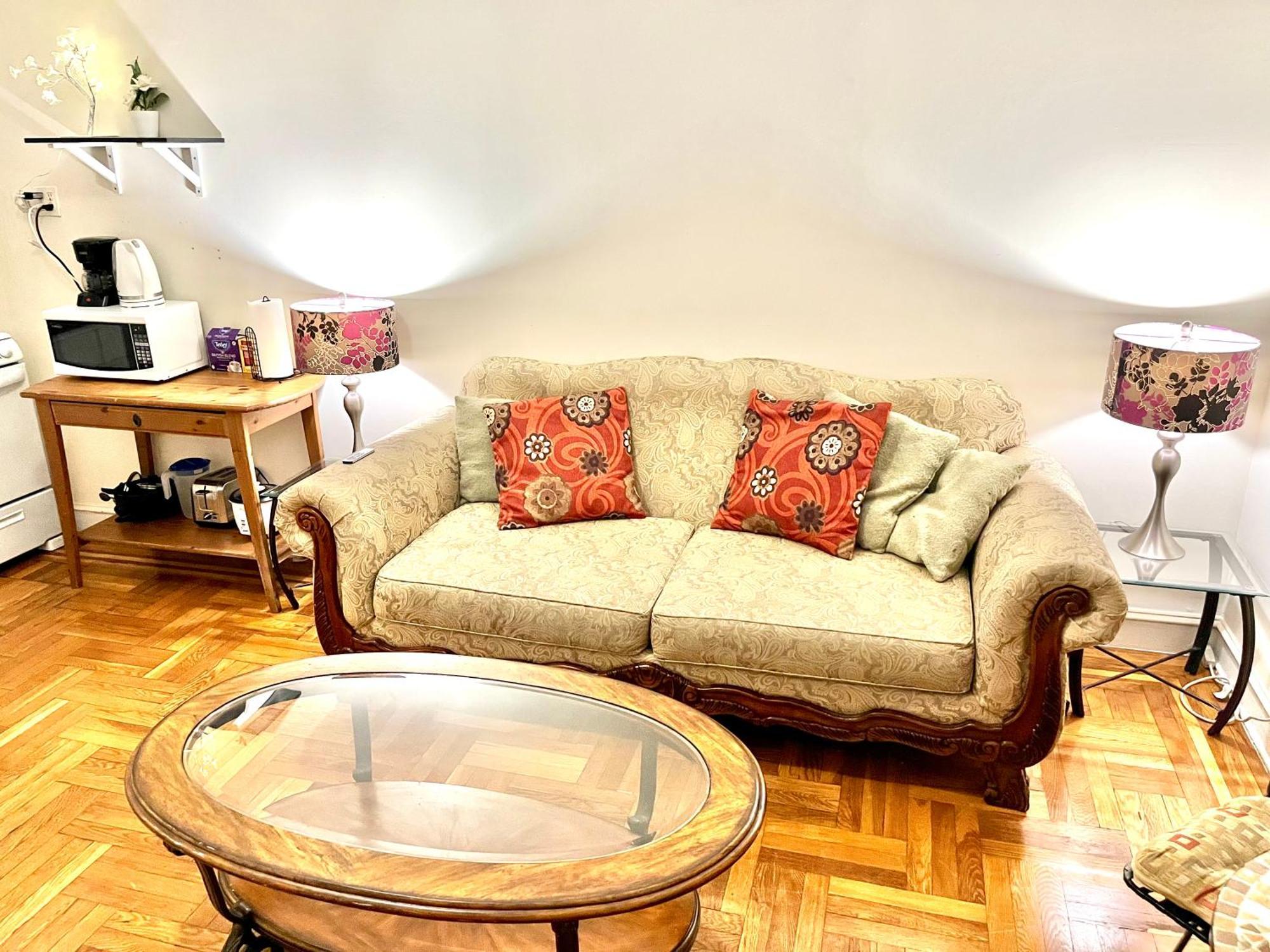 One Bedroom By Month Next To Bronx Zoo New York