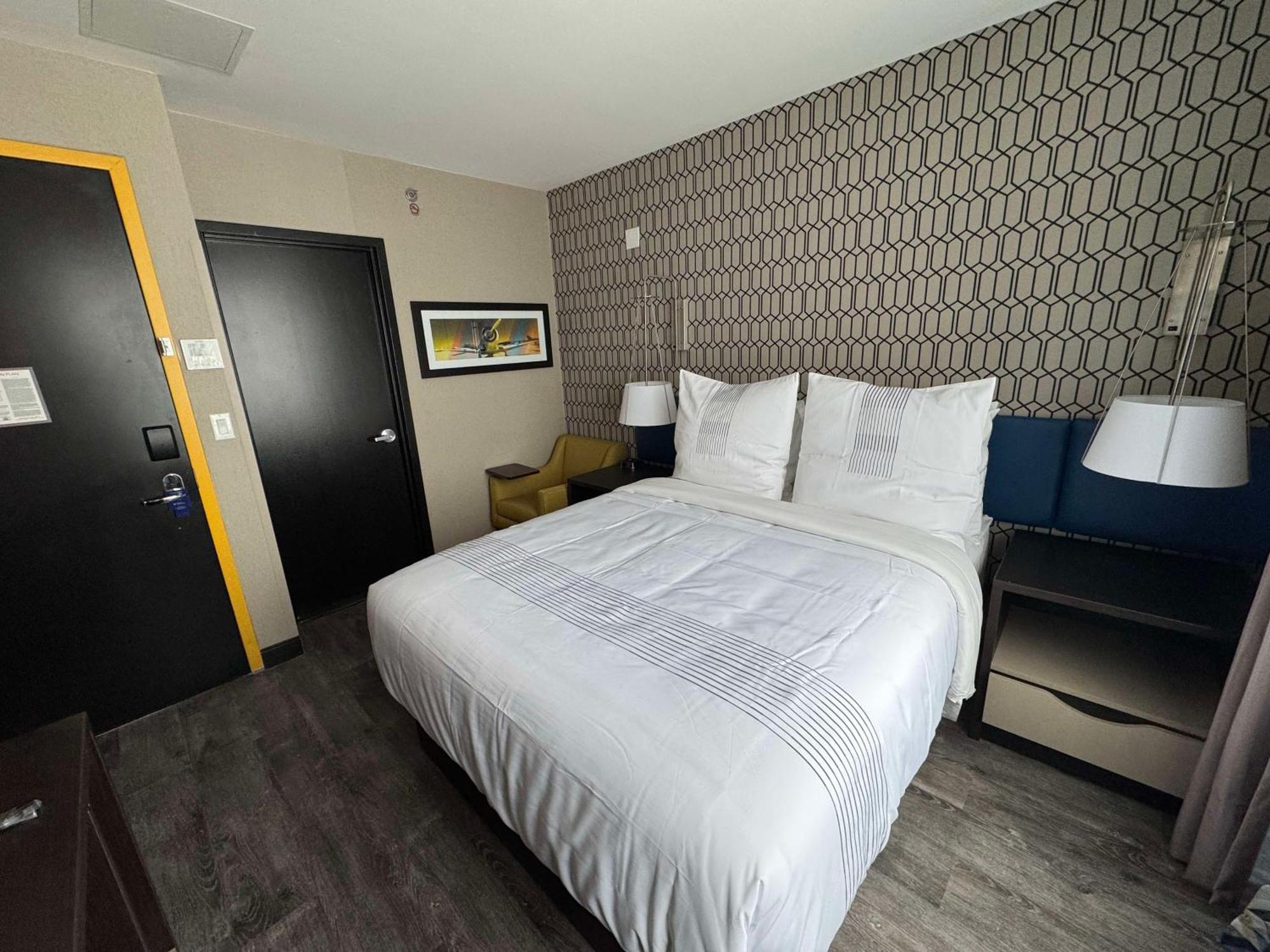 Glo Western Bronx Nyc Hotel New York