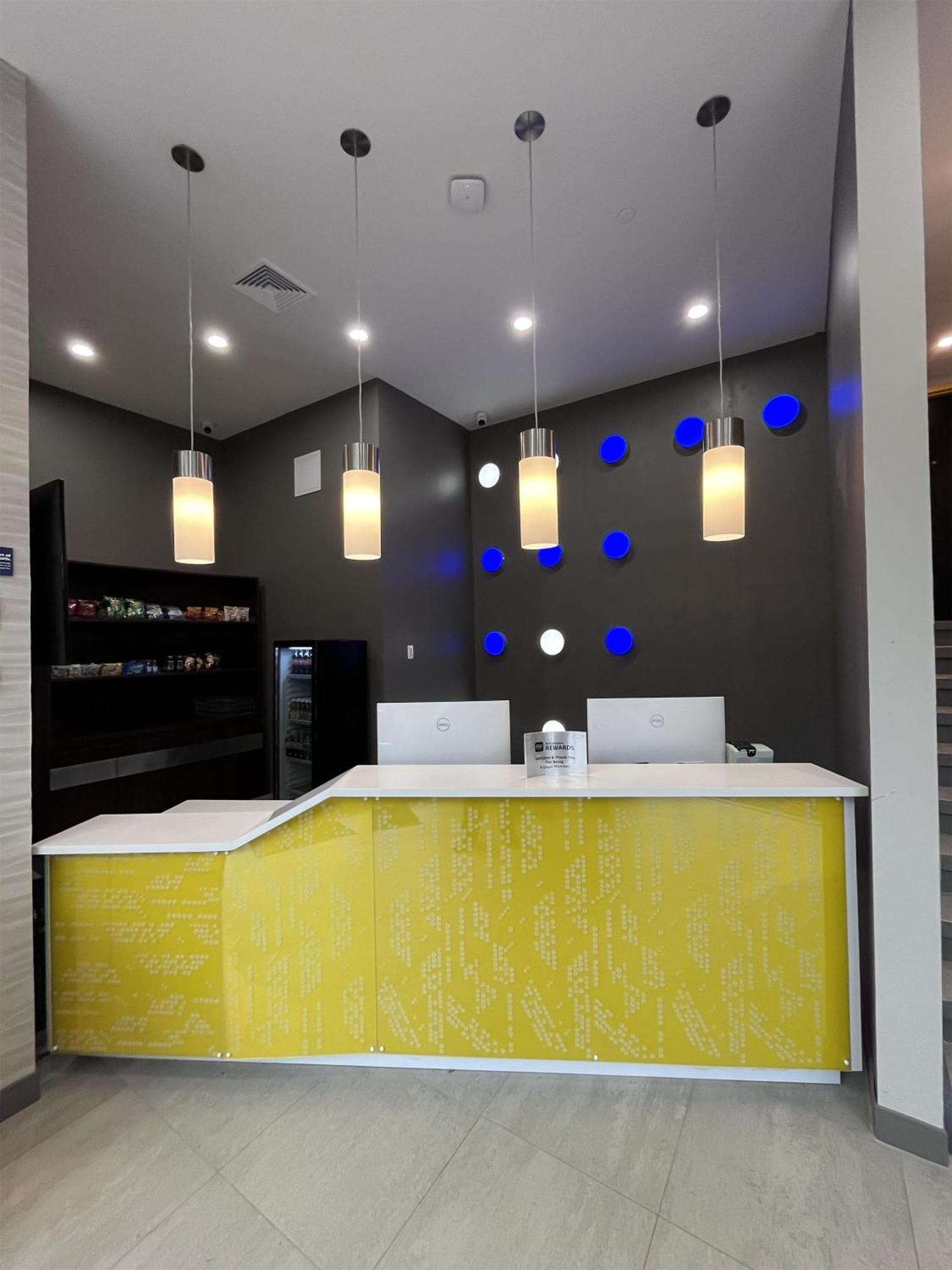 Glo Western Bronx Nyc Hotel