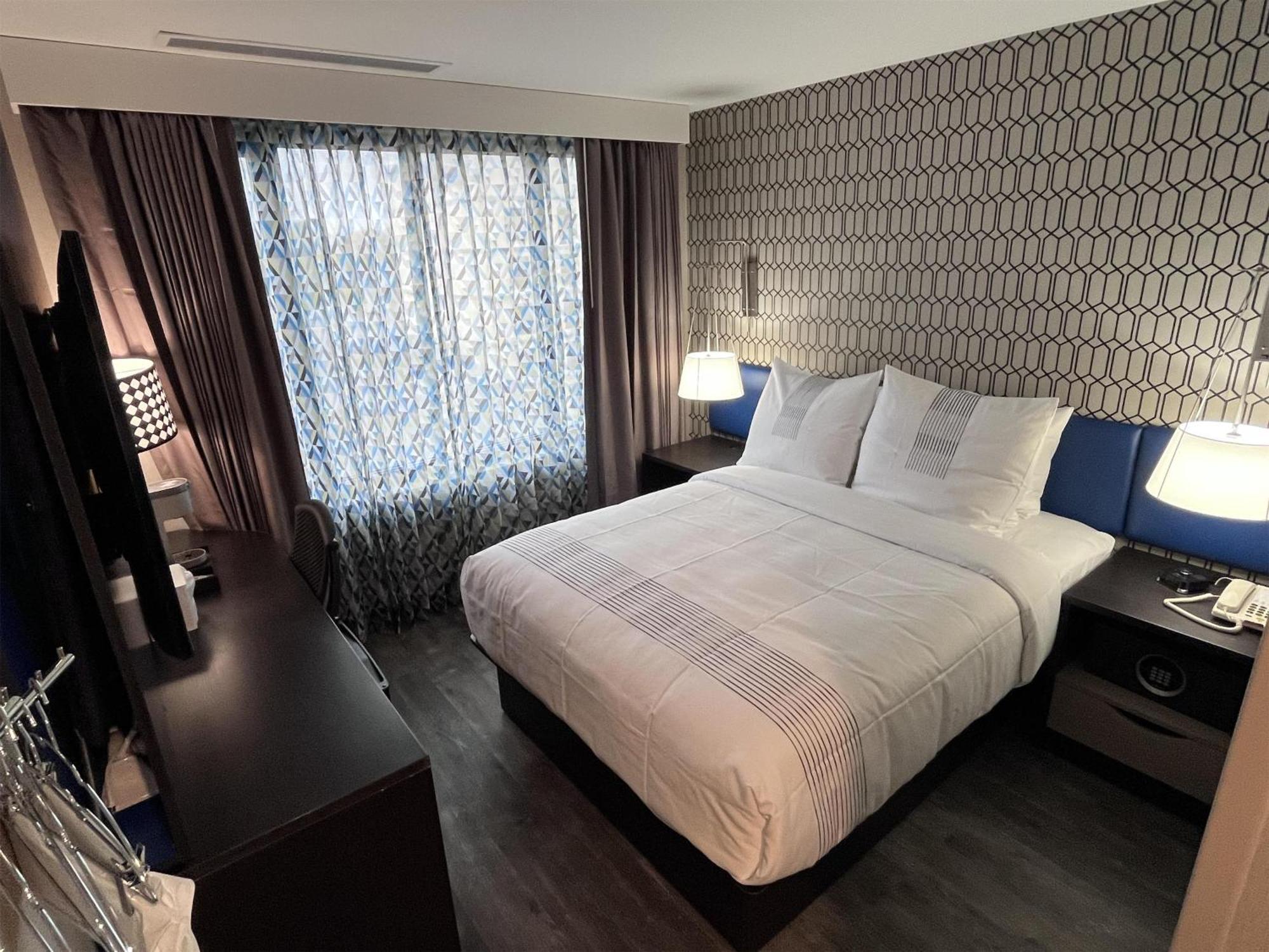 Glo Western Bronx Nyc Hotel *