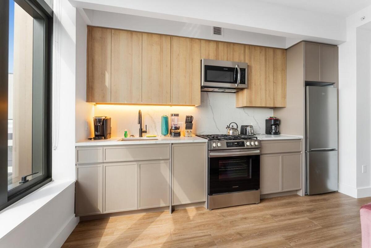 Apartamento Sleek And Stylish Studio, Luxe Perks In Prime Spot Nova York