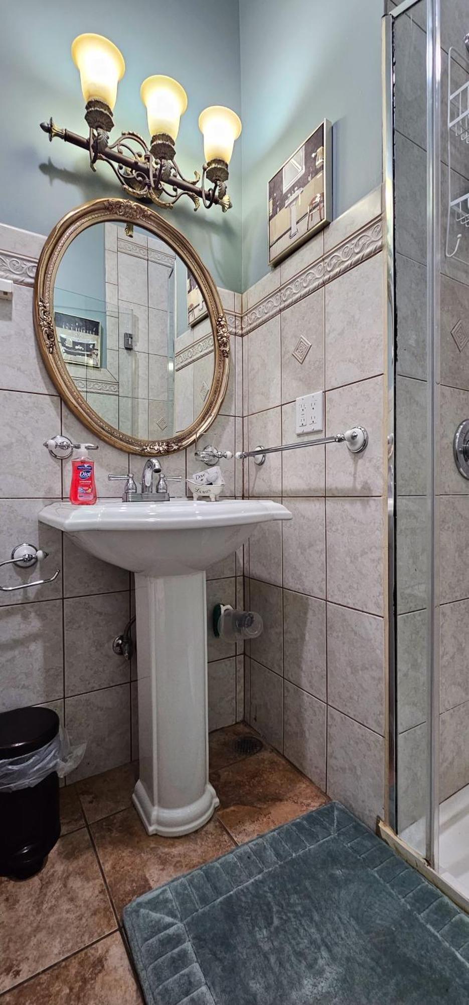 Luxurious At Colonial Townhouse