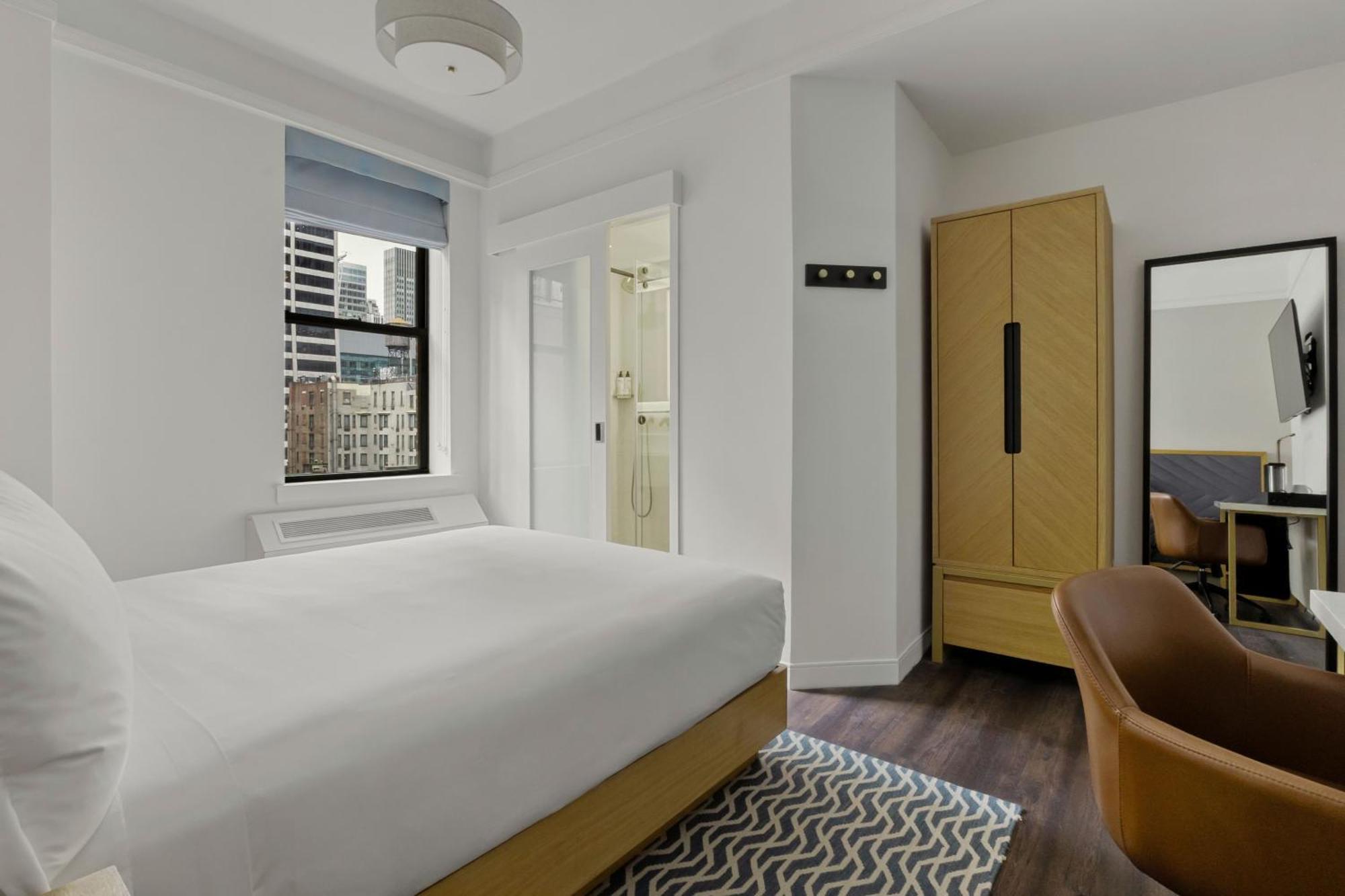 Newly Renovated At Club Quarters Times Square, Hotel New York