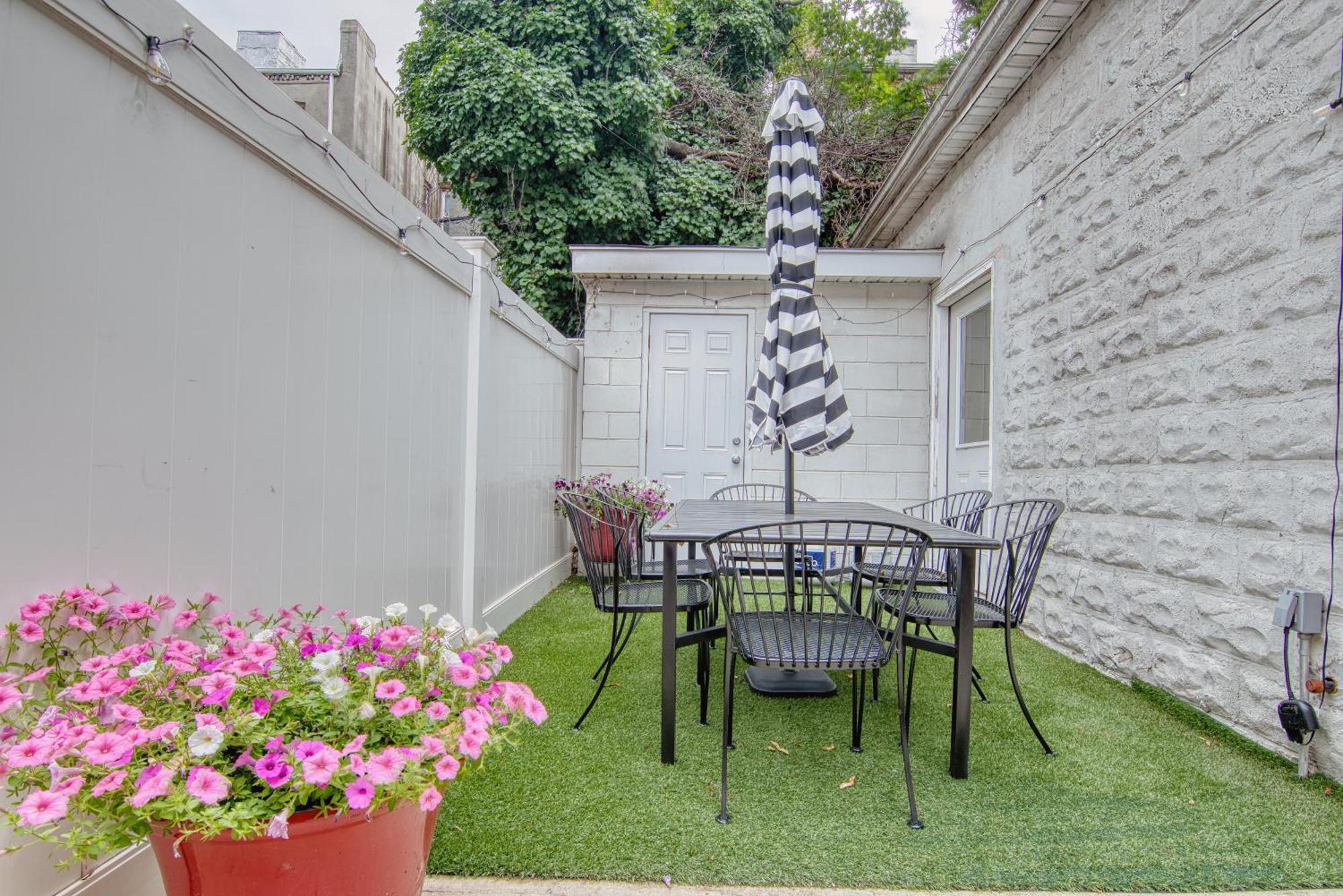 Prime Location, King Beds, Outdoor Space, Bbq Grill, Free Parking, Wifi, Luxe Casa de férias