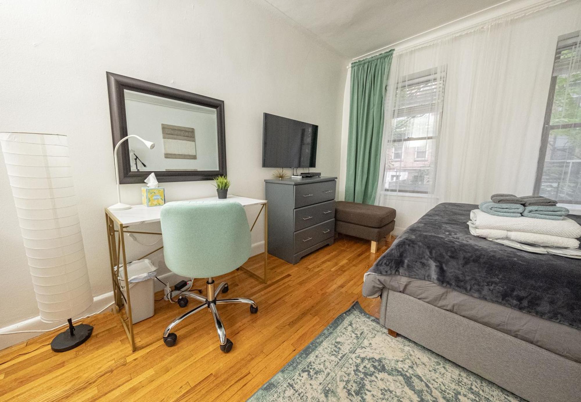 Close To Park, Lenox Hill & Ny Presbyterian Căn hộ