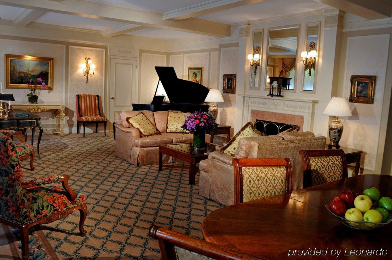 Khách sạn Elysee By Library Collection 4*