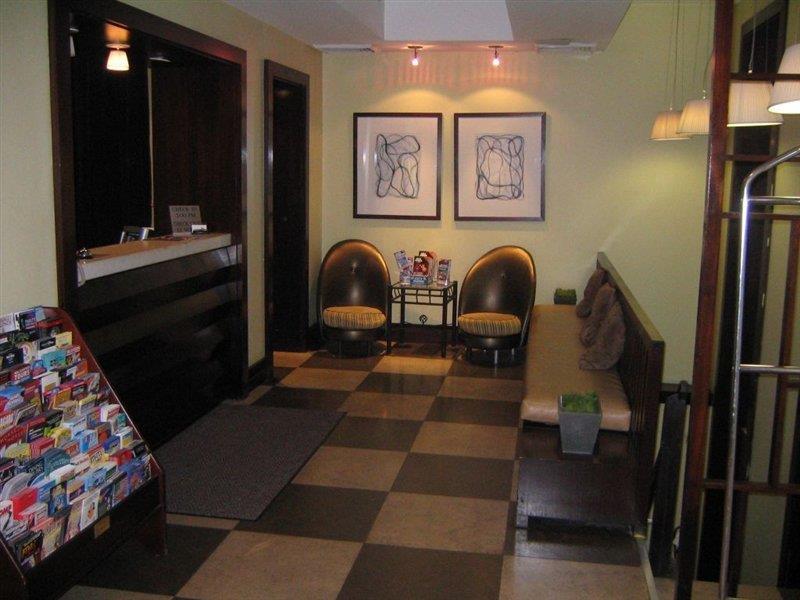 Khách sạn Park West 3*